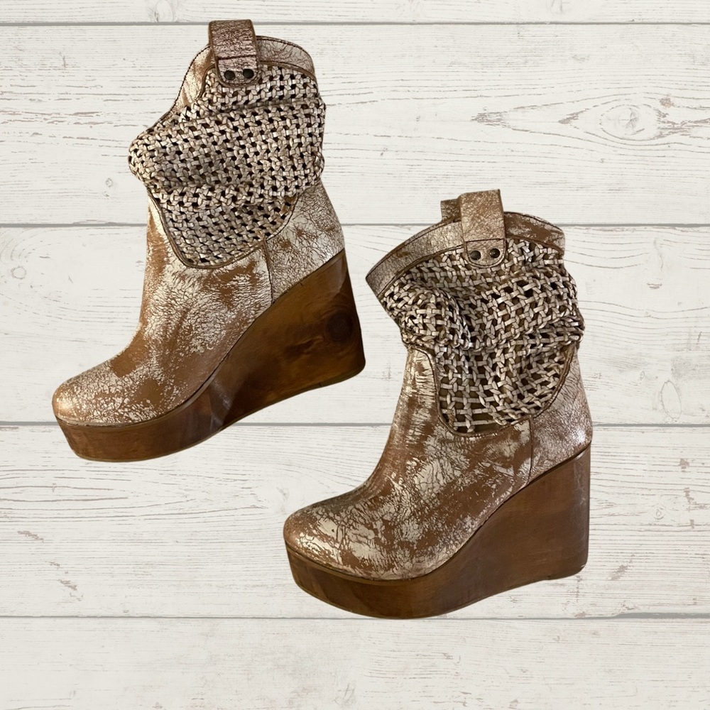 Bedstu Brown/ White Cobbler Series Slouchy Distressed Wedge Ankle Boots Leather - Picture 2 of 13